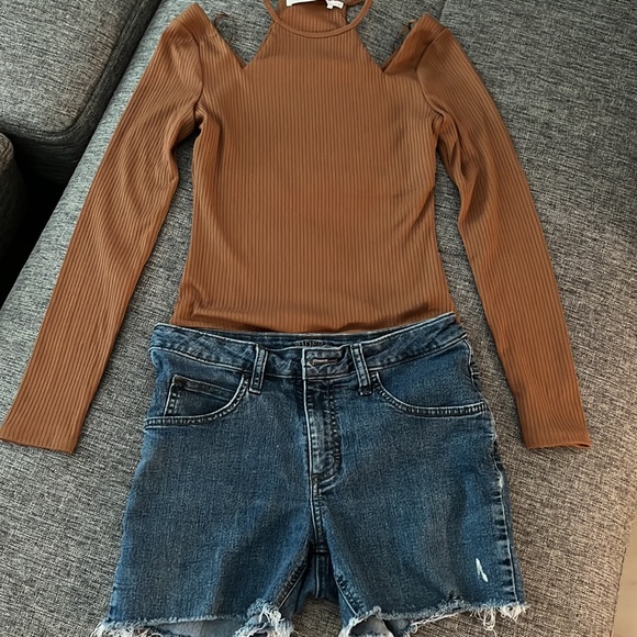 ASTR Brown long sleeve stretch ribbed body suit!π - Picture 4 of 4